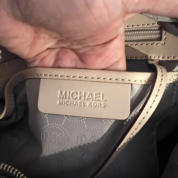 Michael Kors Greyson Large Handbag - Picture 2 of 13